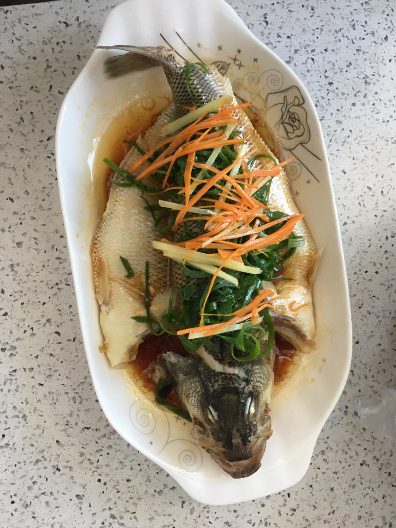 10分钟做 清蒸鲈鱼 （附切鱼图解）