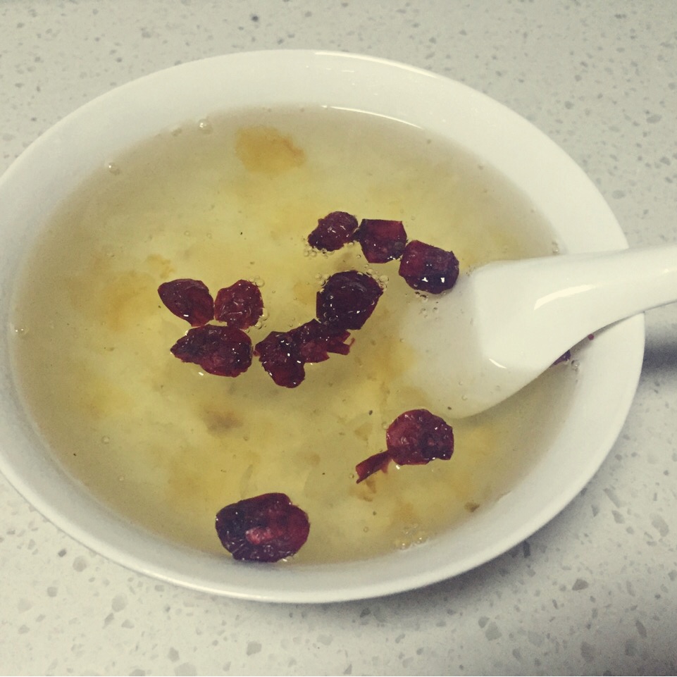 蔓越莓桃胶银耳羹