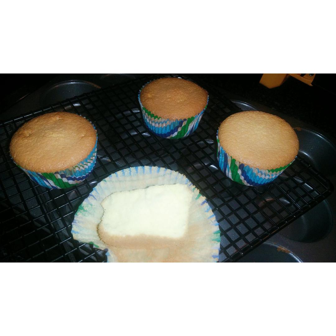 原味海绵纸杯蛋糕（非常适合裱花、盖糖皮的cupcake方子）