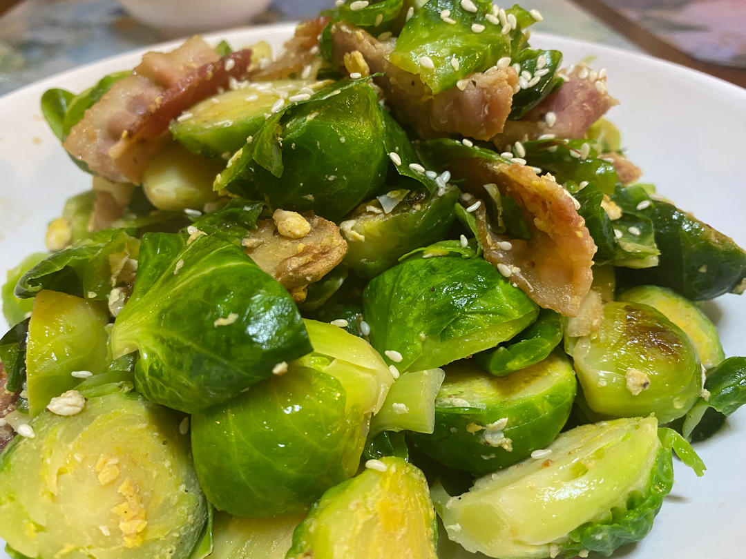 适合闺蜜聚会的小菜：黄油风味培根炒孢子甘蓝