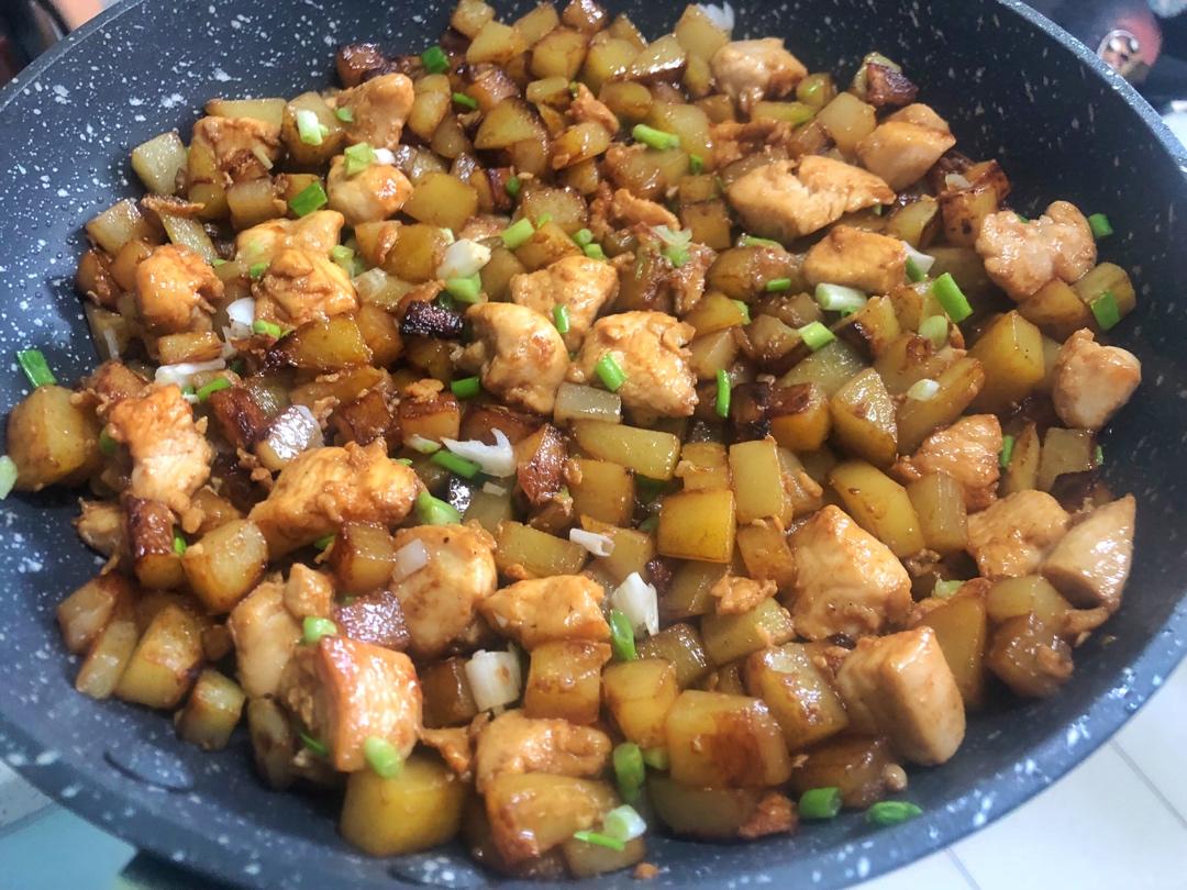 一道怎么做都好吃的干煎土豆鸡丁（红烧，咖喱，椒盐，孜然）