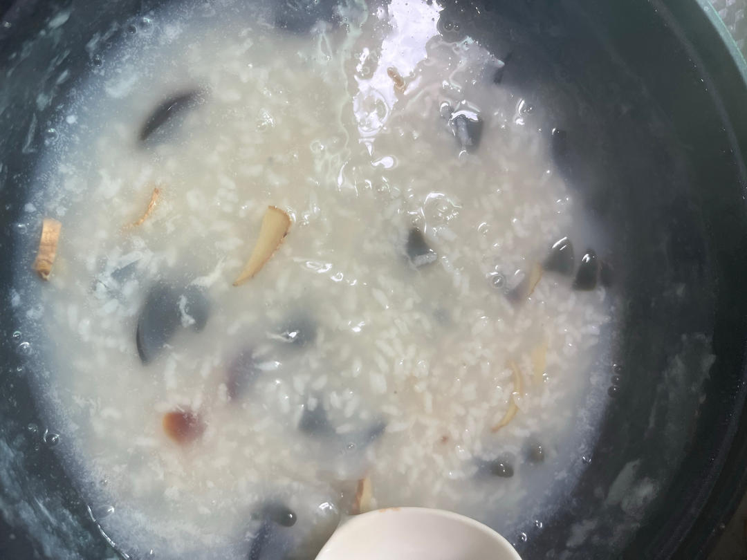 皮蛋粥 （秘方！好吃到任性！）