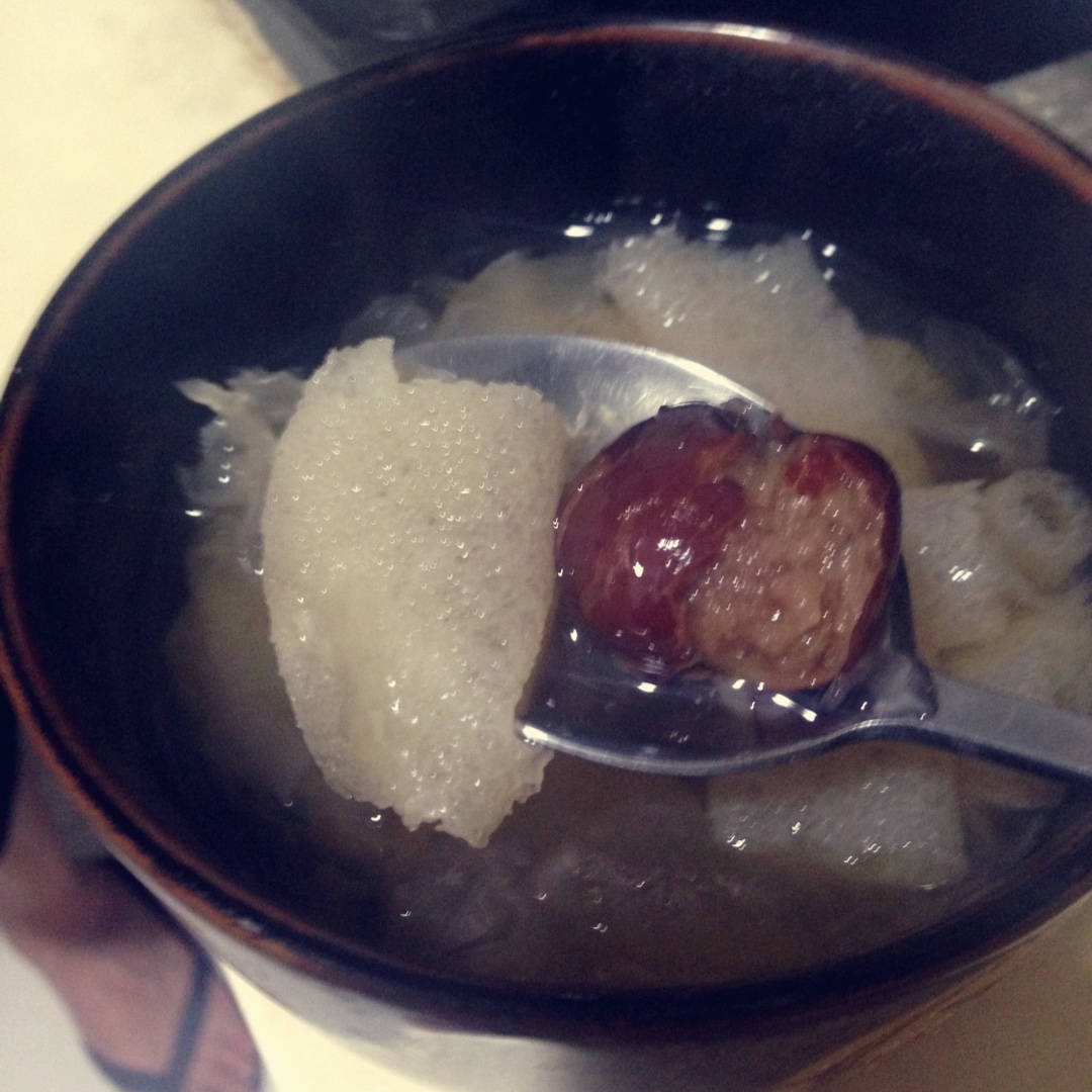 竹荪红枣银耳汤