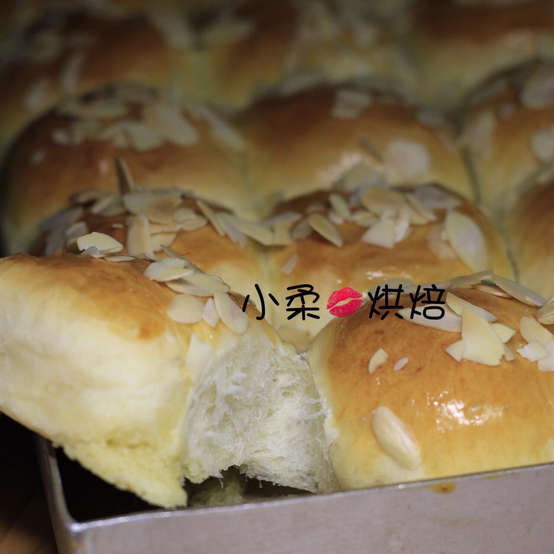 杏仁奶油软排包