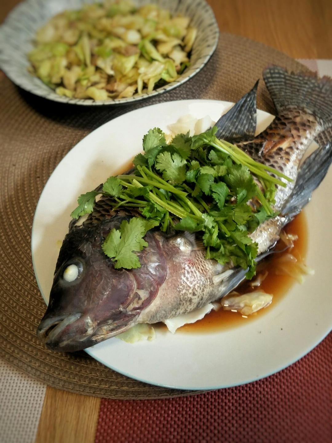 zlxmmll做的过年餐桌上少不了的菜清蒸罗非鱼