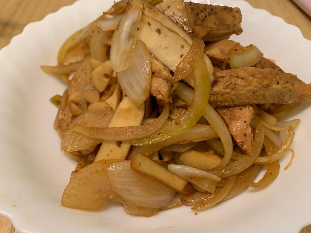 洋蔥香干炒雞肉
