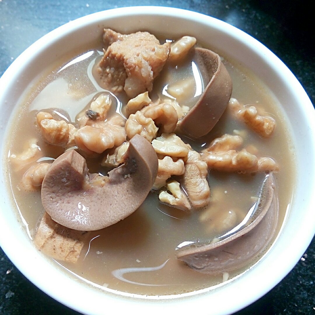 两个小baby做的鲜嫩猪腰汤