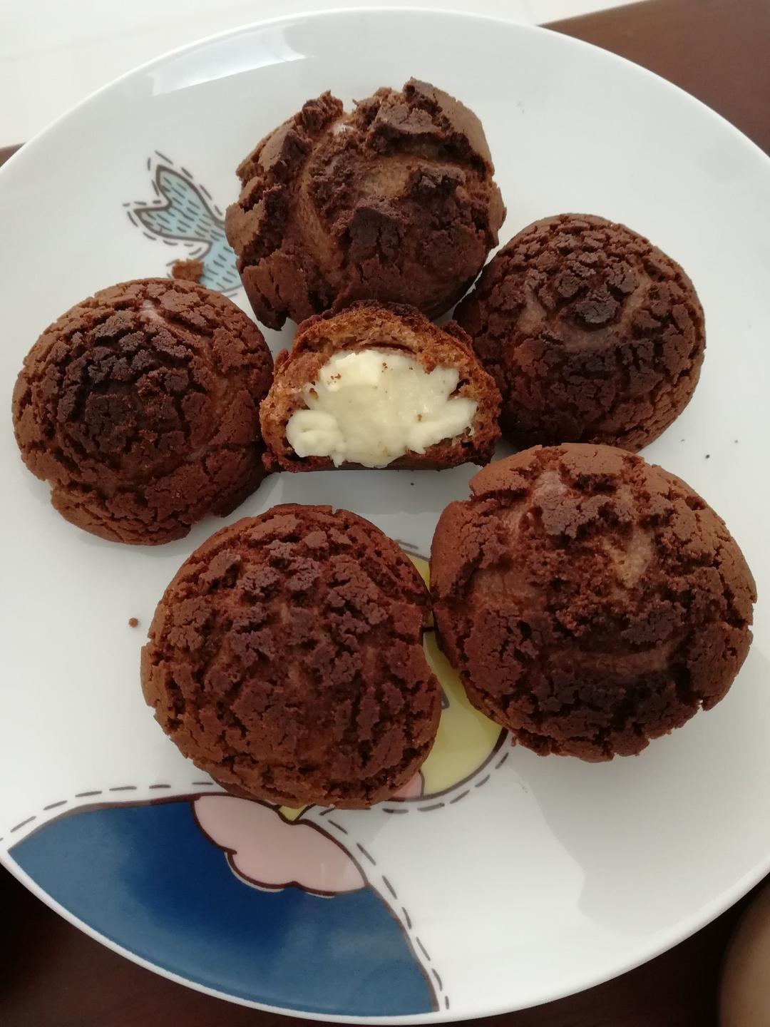 巧克力酥皮泡芙