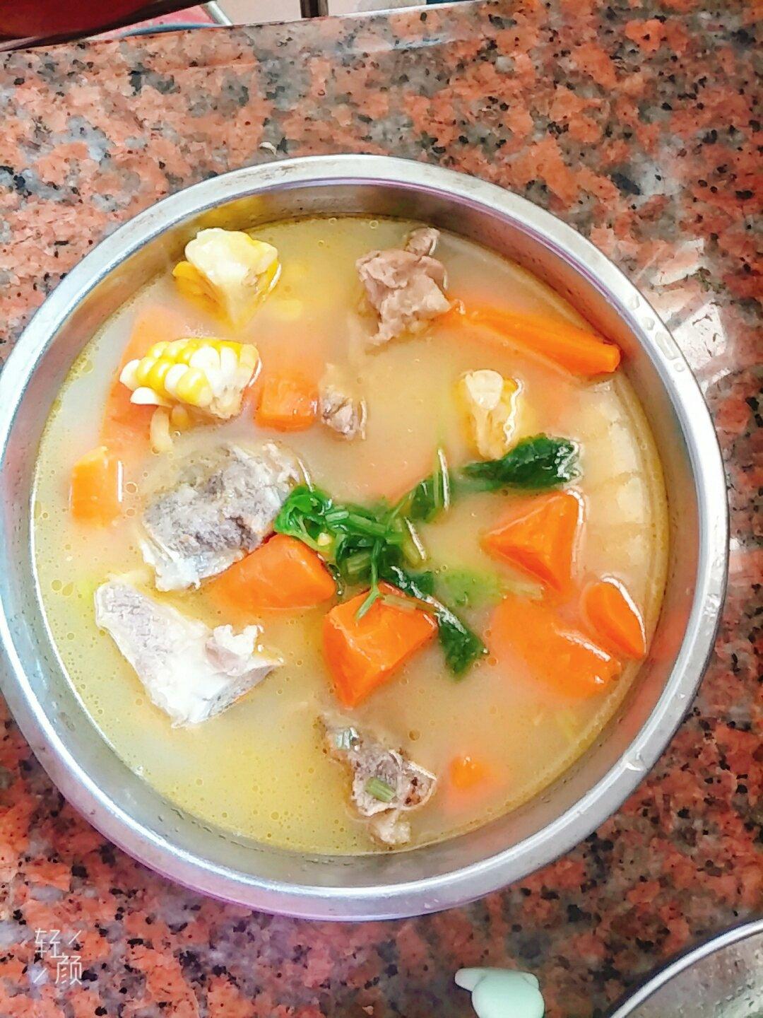 滋补养生 —— 玉米胡萝卜清炖排骨汤🌽