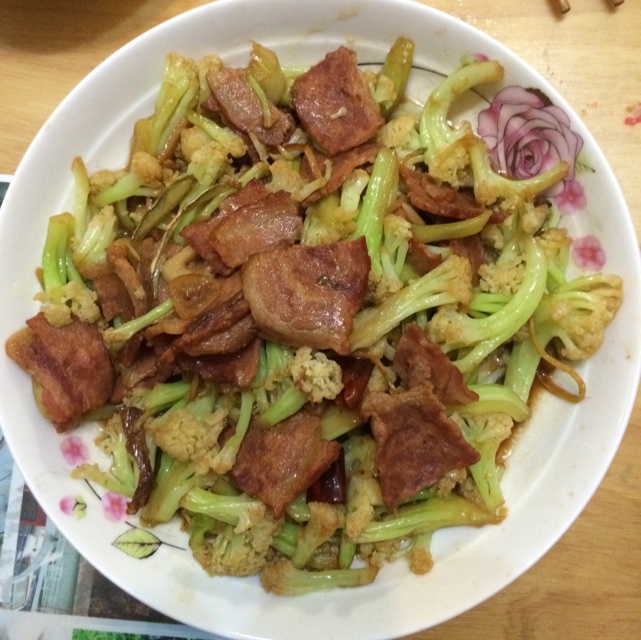 腊肉炒有机花菜
