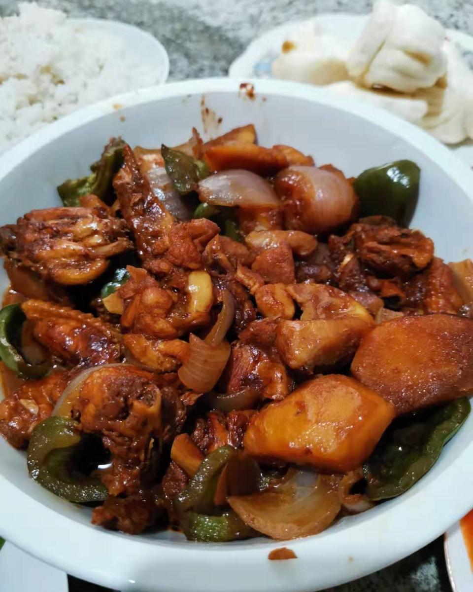 土豆胡萝卜炖鸡块