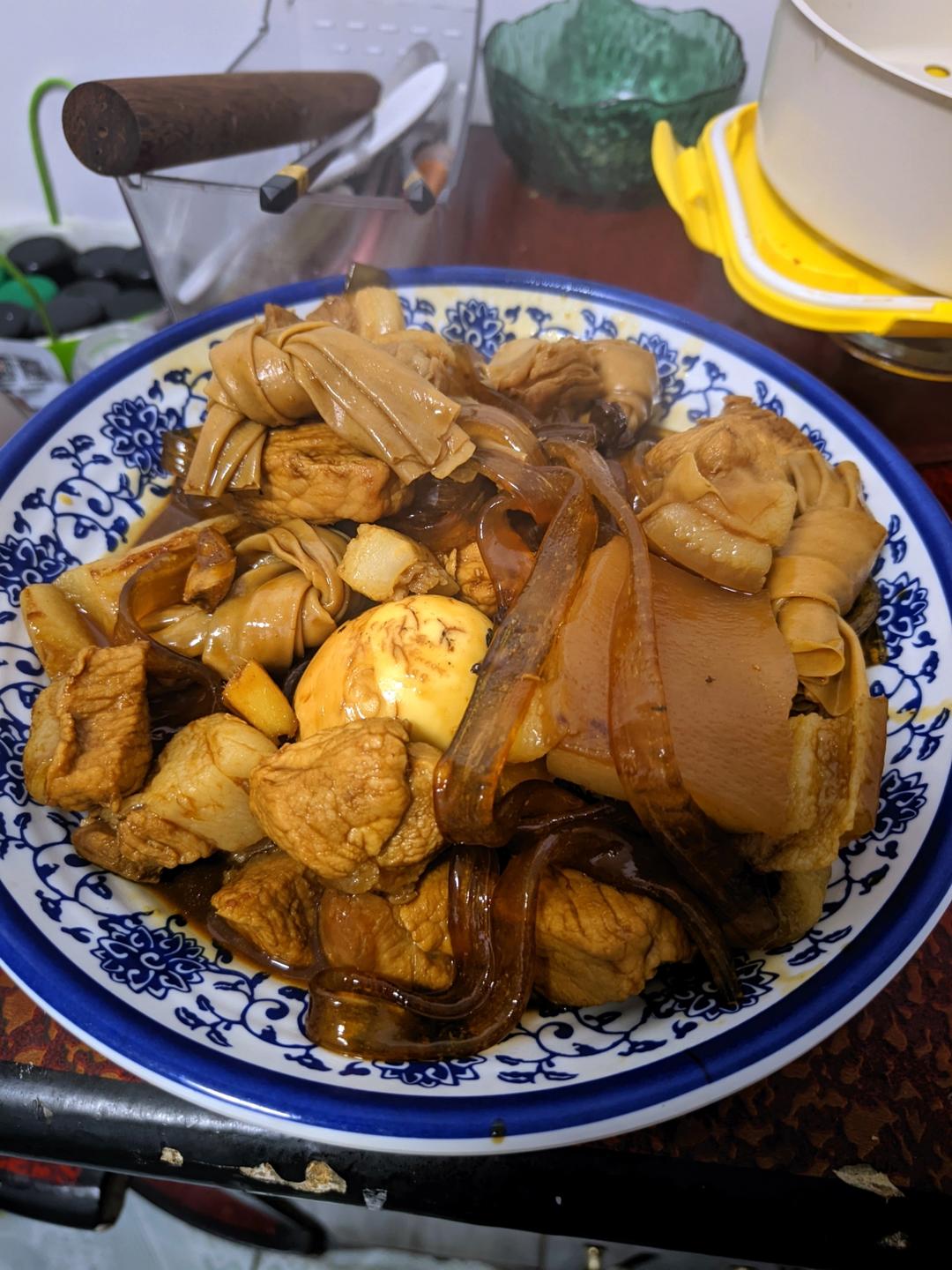 红烧肉炖豆扣结