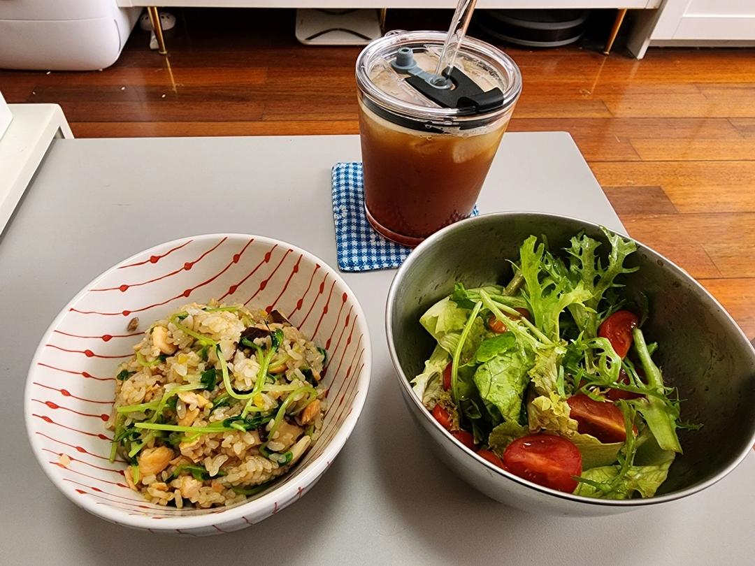营养满分的香菇三文鱼焖饭（超简单懒人做法）