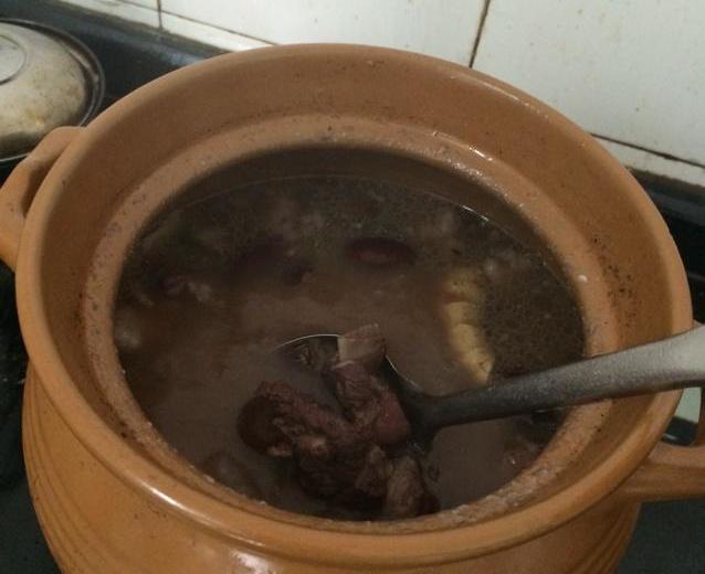 羊排黑豆汤的做法