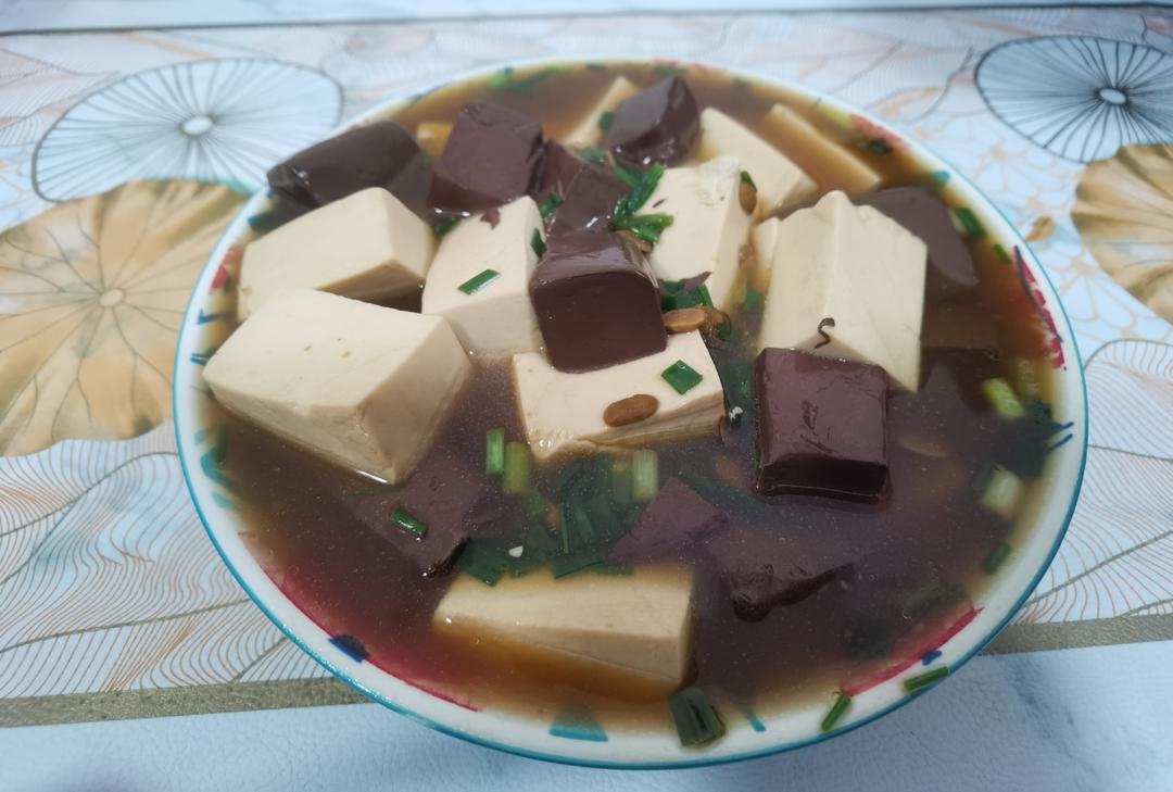 能吃三碗饭的红烧鸭血豆腐