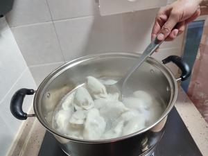 大叶芹水饺，一次包出两种口味的做法 步骤18