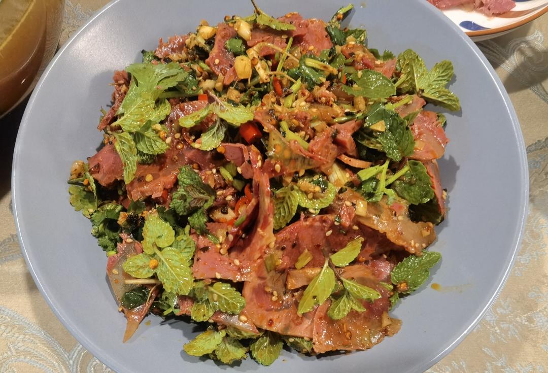 鲜嫩爽口的香菜拌牛肉🔥