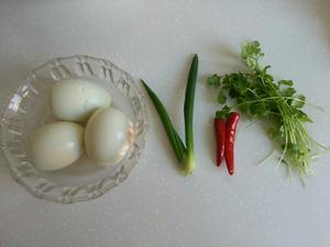 浇汁葱香鸭蛋的做法 步骤1