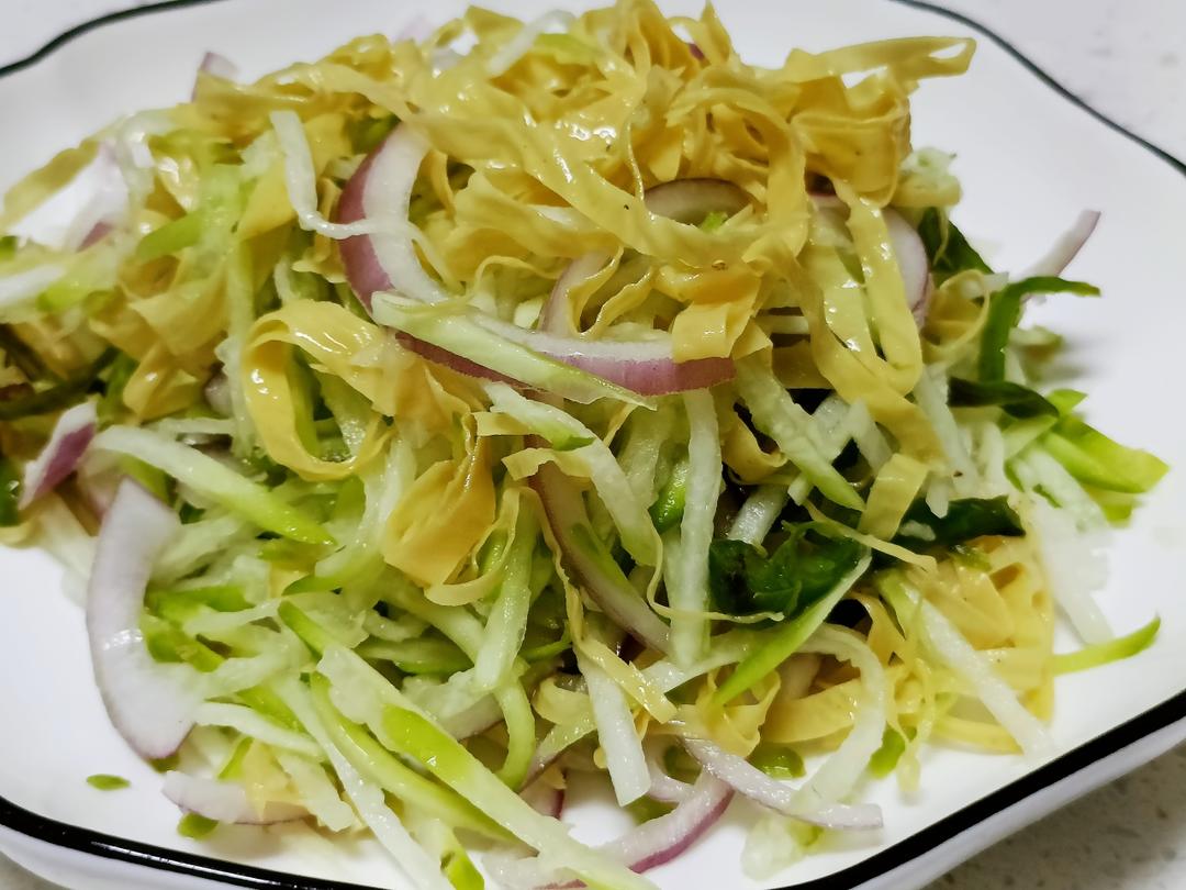 低脂凉拌菜酸辣萝卜丝拌人造肉的做法