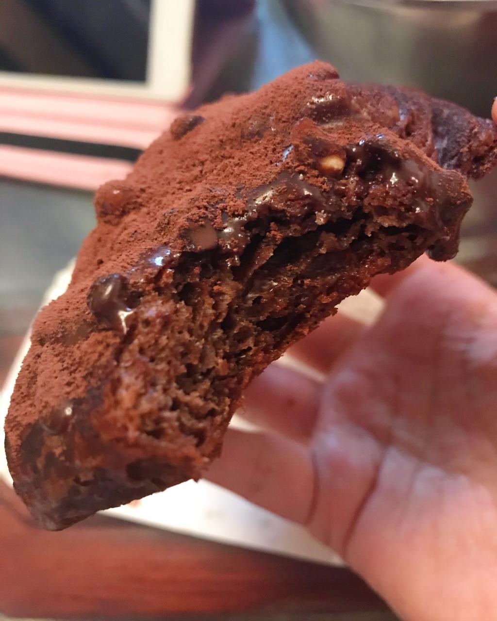 一个momo做的脏脏包-可颂牛角包chocolate croissants