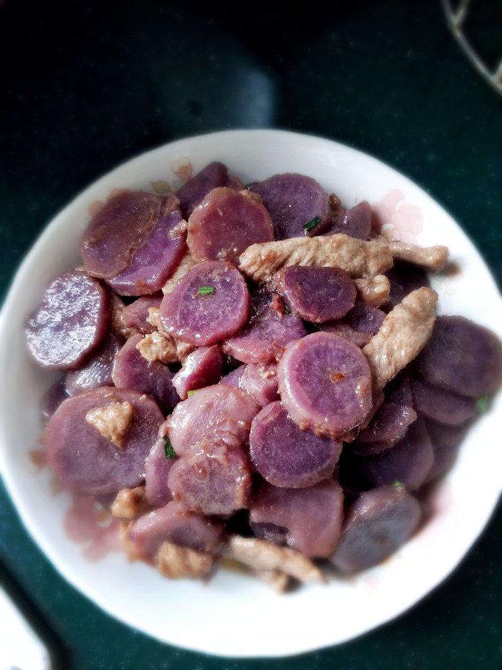 黑土豆红烧牛腩