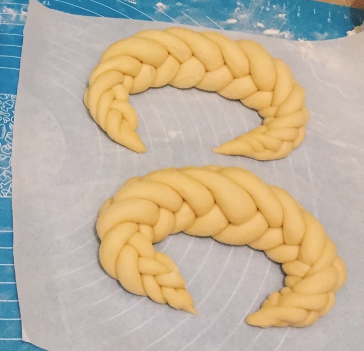 五股辫子金牛角面包