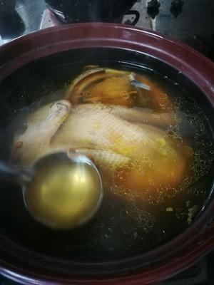 青边鲍鱼土鸡汤的做法 步骤4