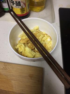 腐竹金针菇焖蛋的做法 步骤2