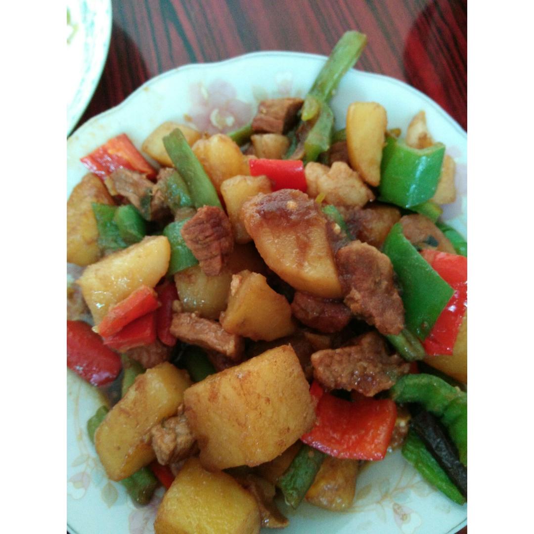 家常土豆烧肉