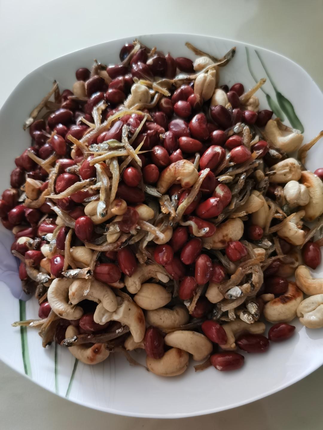 下酒小菜一小鱼干花生米