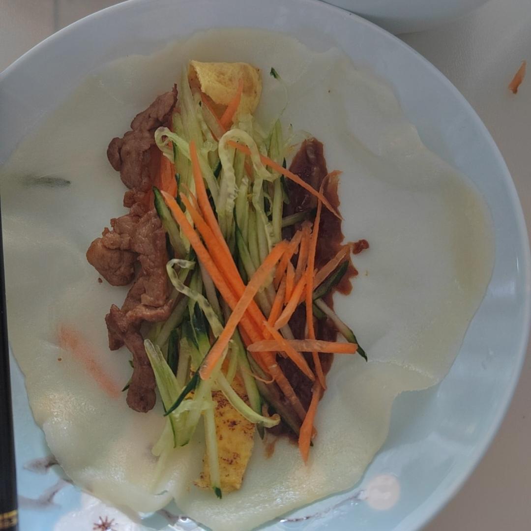 不包饺子的饺子皮怎么吃，包春饼呀