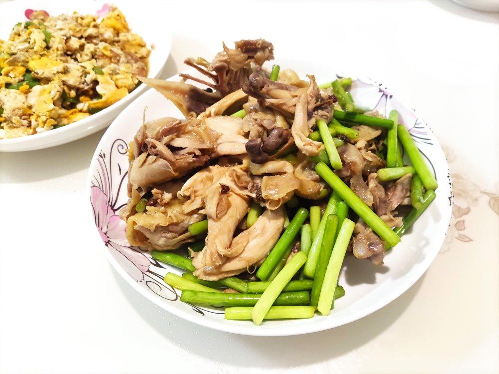蒜苔手撕椒麻鸡