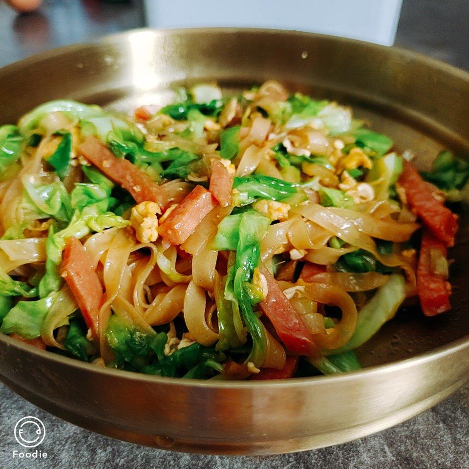 路边摊的炒河粉