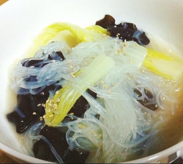 酒精炉-白菜木耳粉丝汤的做法