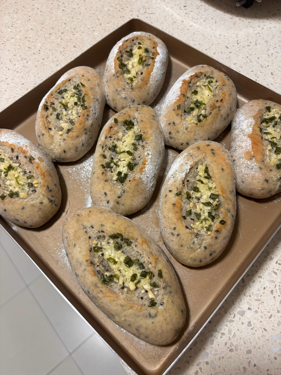 『别有深味』简单版法式黑芝麻蒜香咸面包