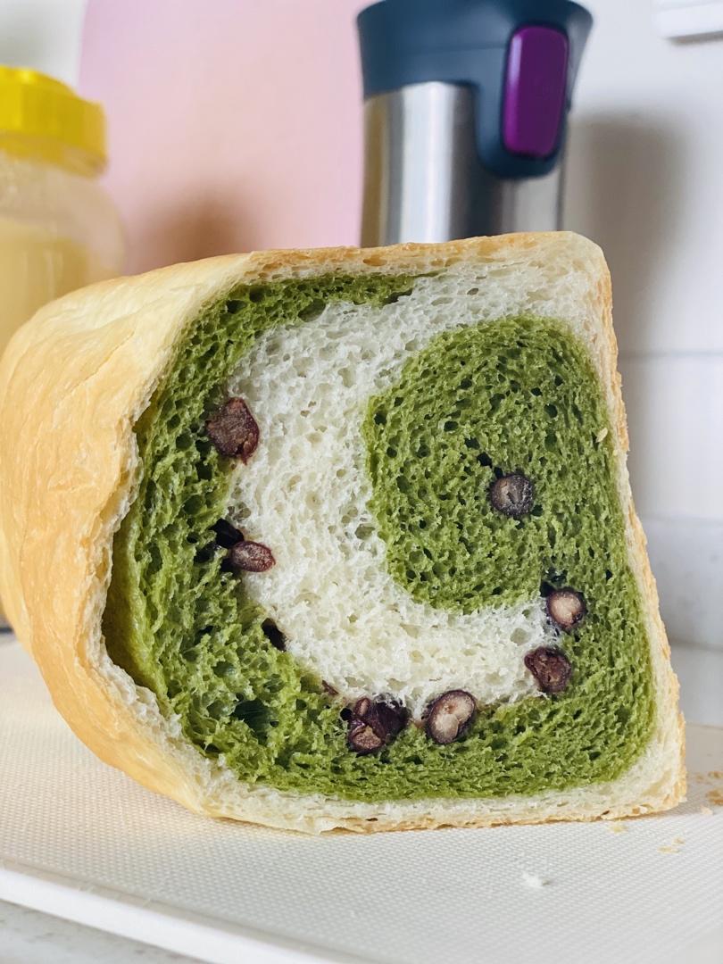 清香柔软的抹茶红豆吐司