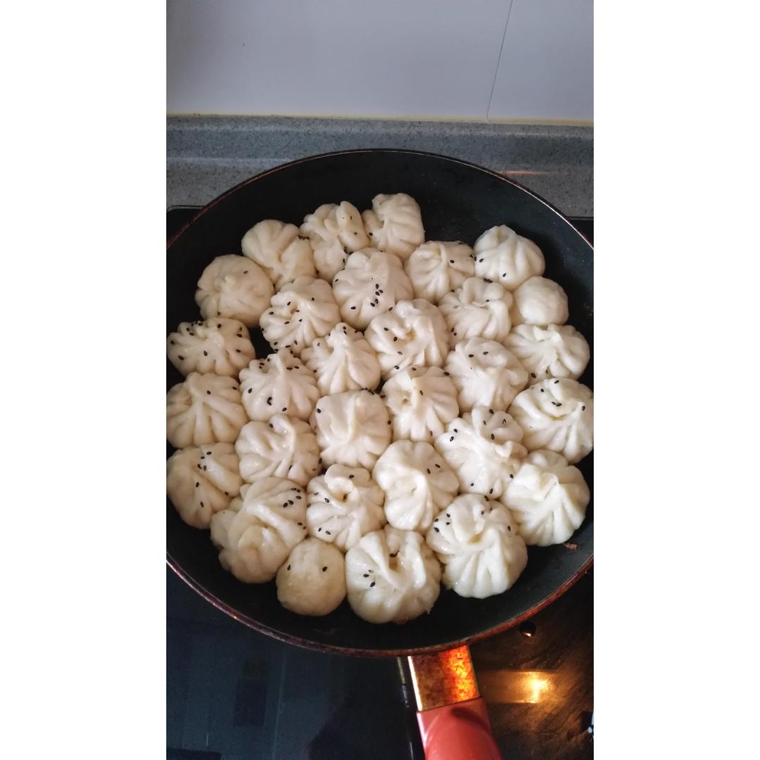 芝麻香葱虾仁生煎包