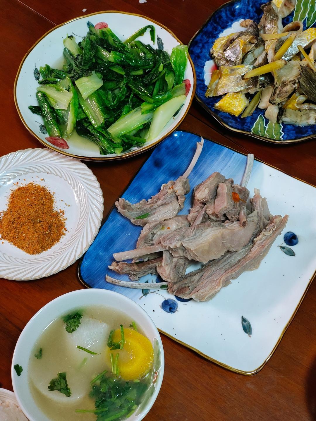 清炖滋补羊排汤