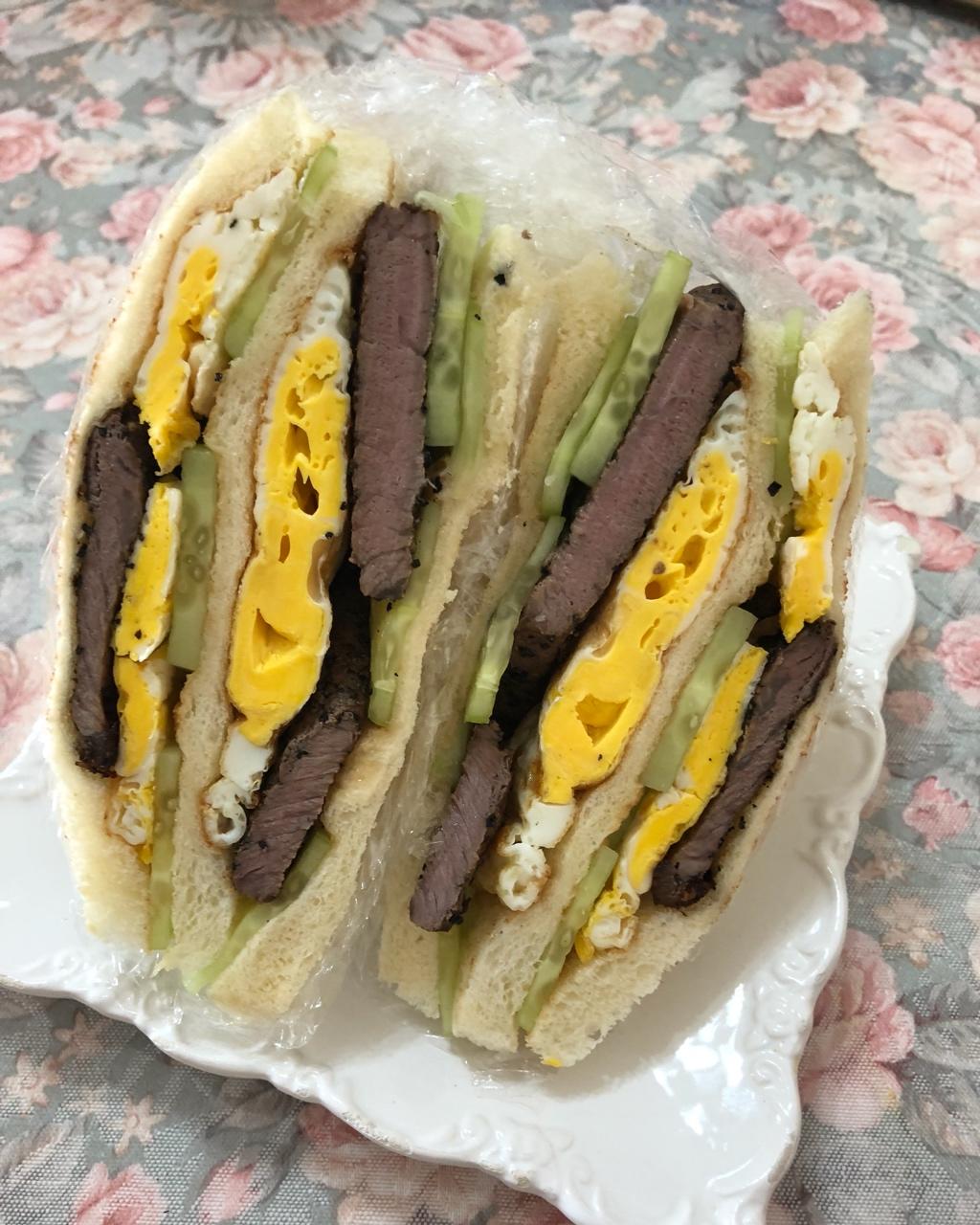 牛排芝士三明治