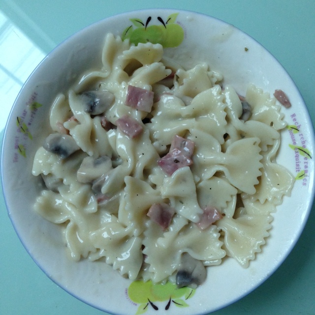 奶油培根蘑菇意面