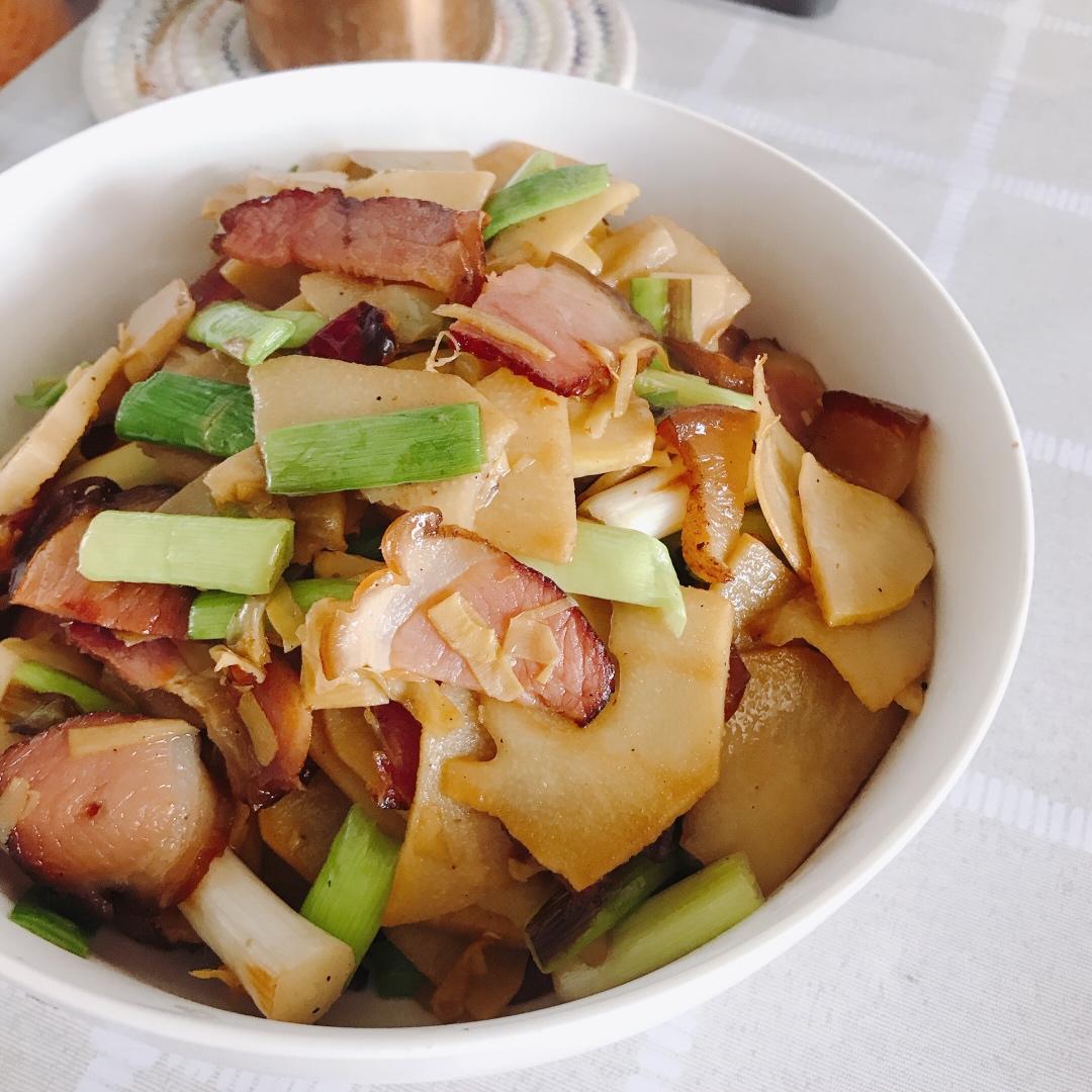 胖甜鹅做的腊肉炒笋片