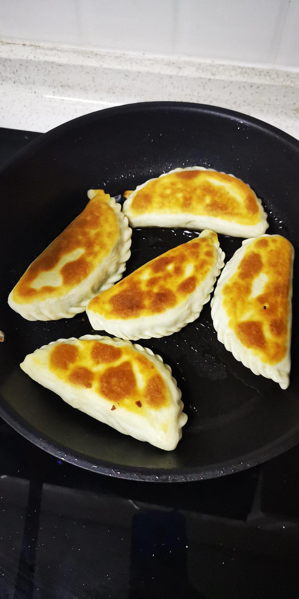 范范78做的鲜香韭菜盒子