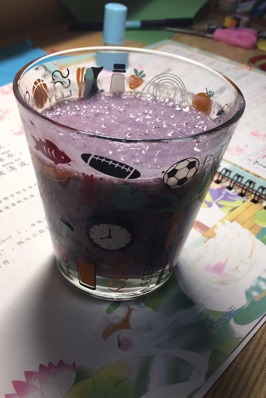 泡沫沫儿做的蓝莓牛奶