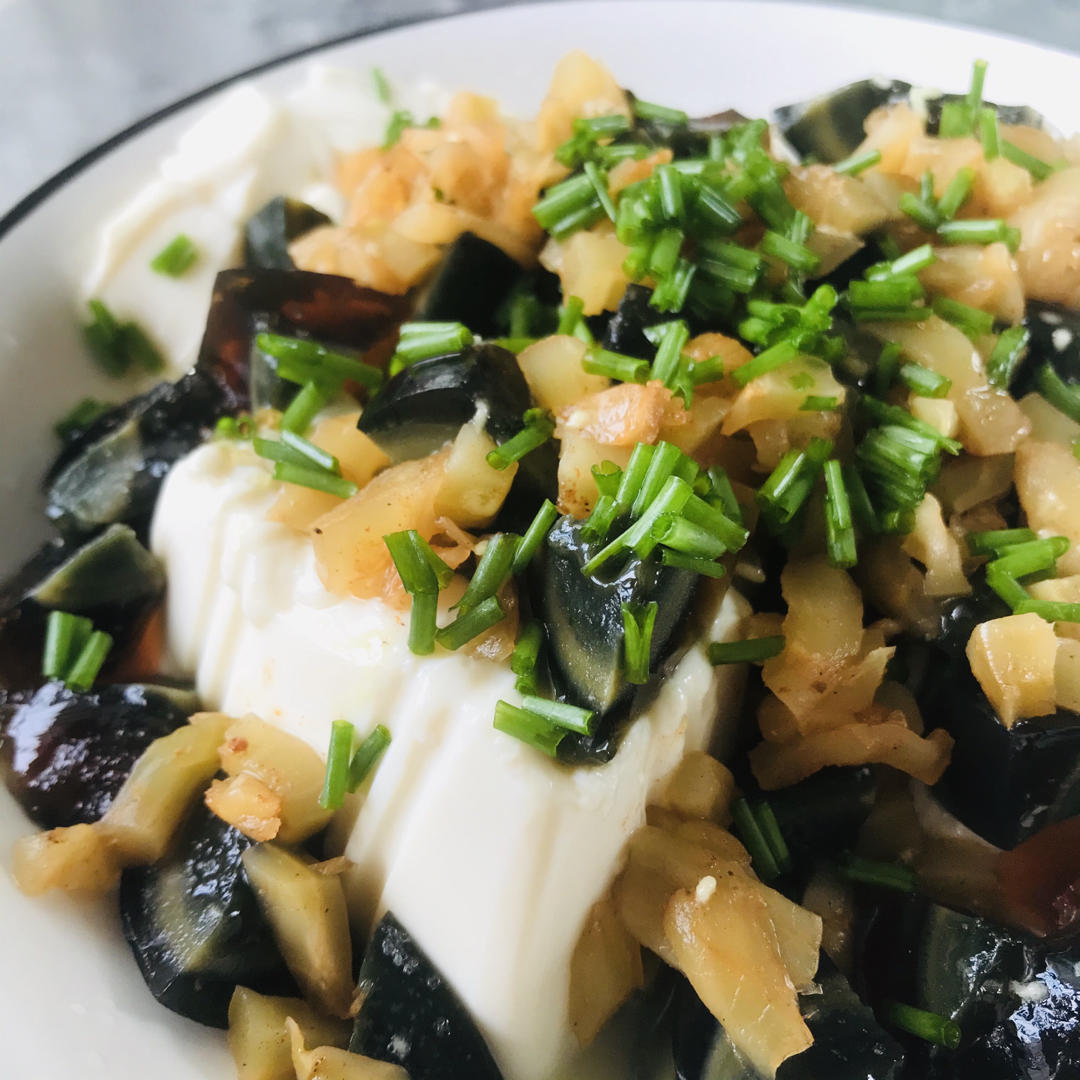 皮蛋榨菜拌豆腐