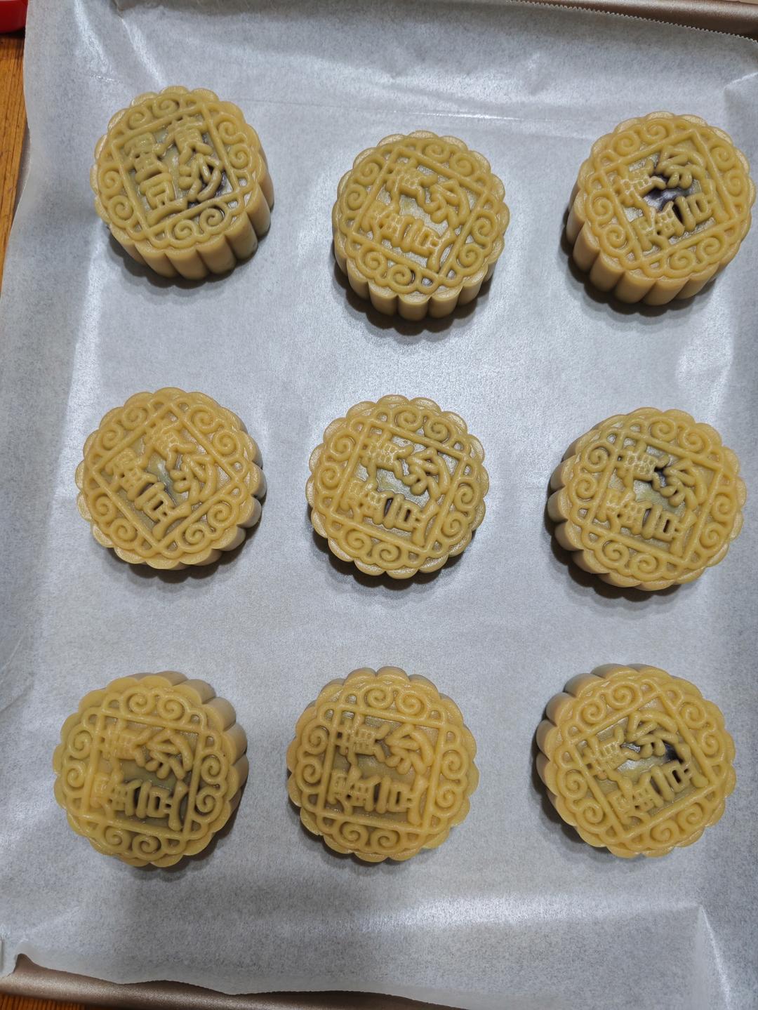 广式月饼—蛋黄莲蓉月饼