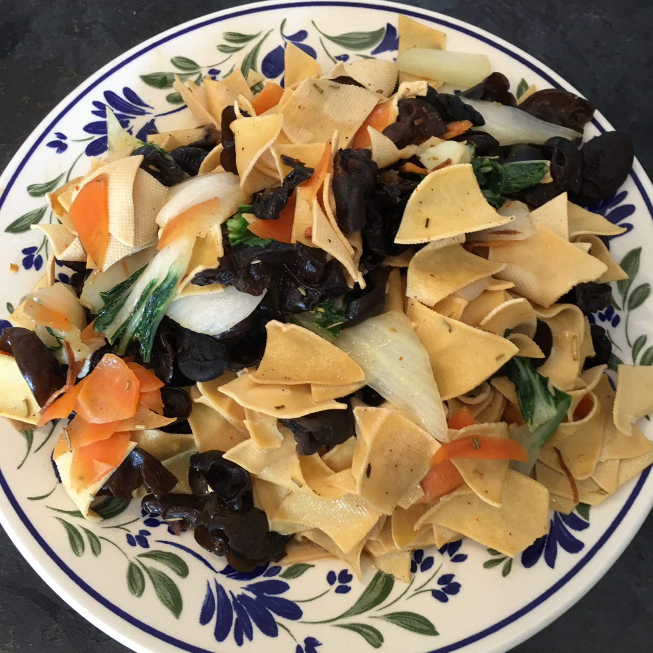 干豆腐炒黑白菜（勾氏私房菜）