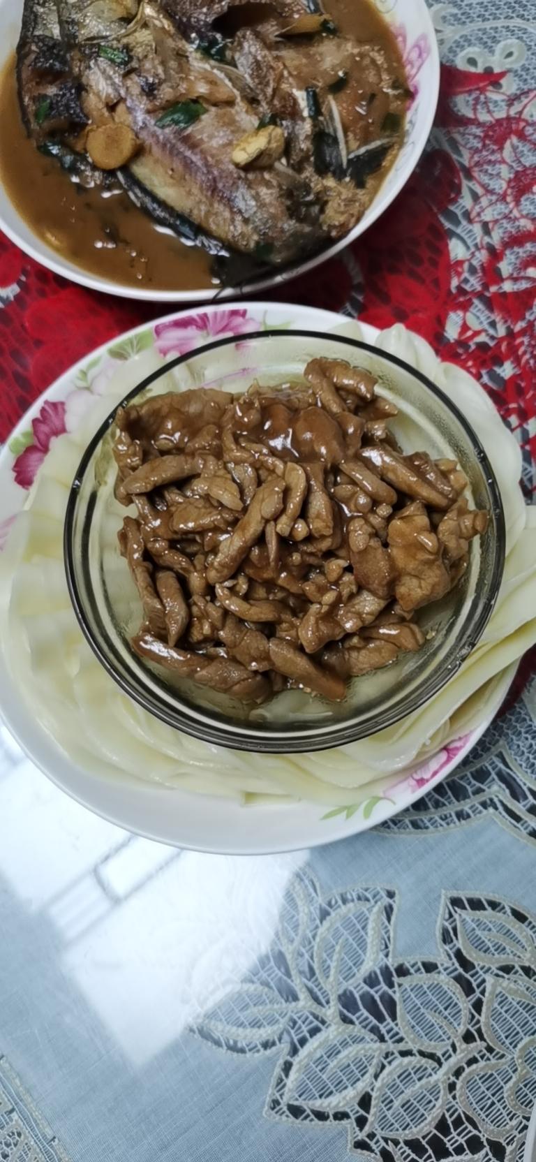 好吃到舔手的酱肉丝