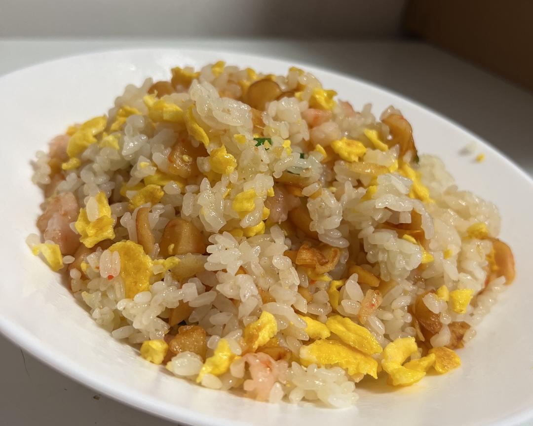 虾滑蛋炒饭的做法