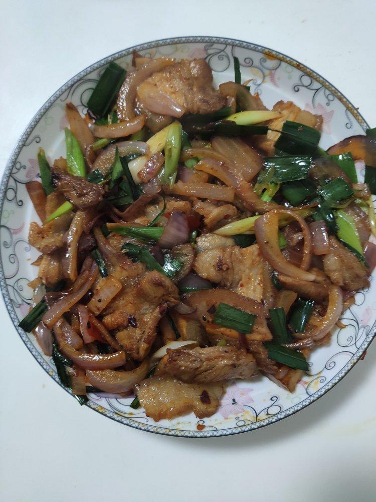 蒜苗洋葱炒回锅肉