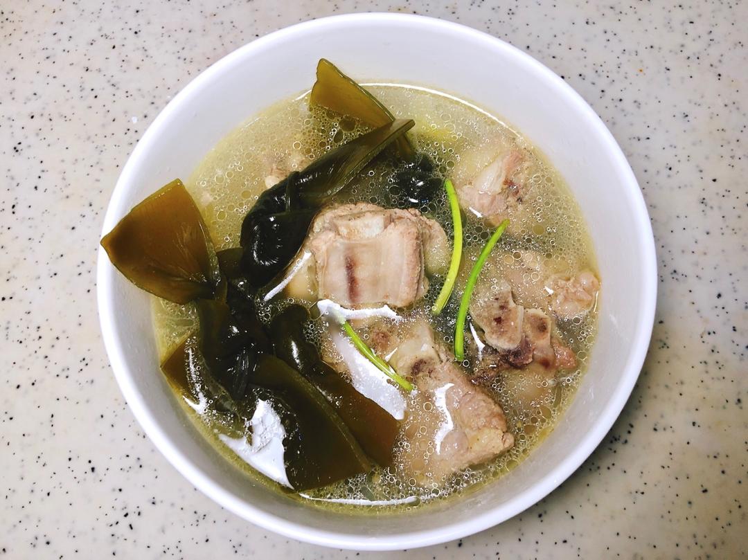 土豆莲藕排骨汤｜20分钟超快手的奶香蔬菜排骨汤